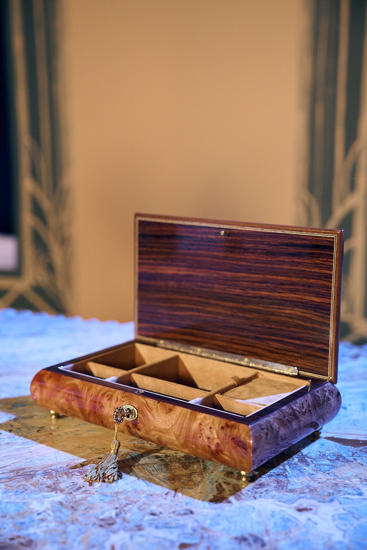 "Torna a Surriento" Burlwood Inlay Music Box