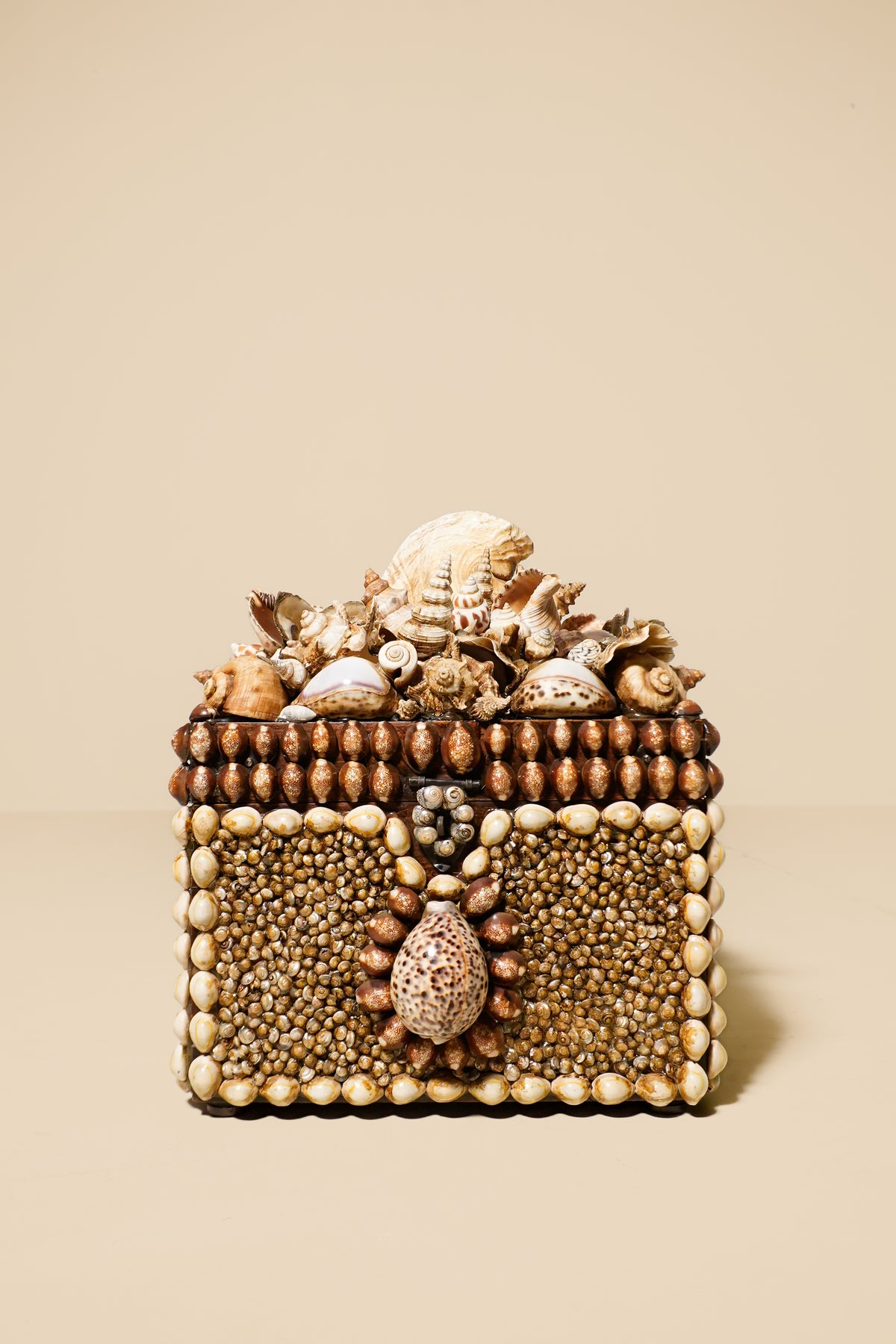 Vintage Large Seashell Encrusted Box — USA 1940